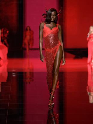 Dantelli Hafif Dolgu Destekli Klasik Toparlayıcılı Demi Sütyen