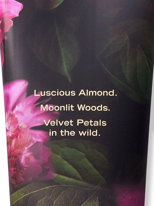 Velvet Petals Untamed Vücut Losyonu