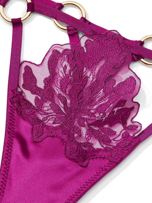 Yaprak Nakışlı V-String Külot