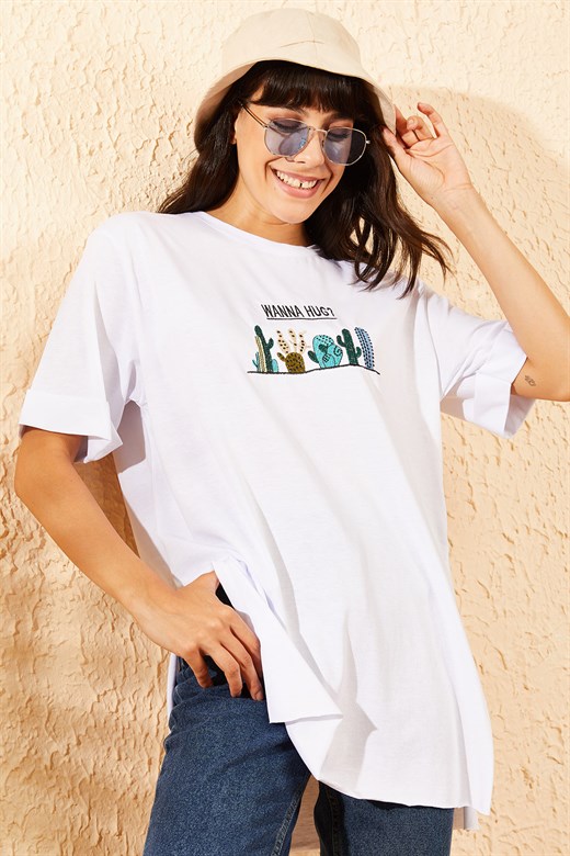 Bianco Lucci Kadın 5 Ağaç Baskılı Yan Yırtmaçlı Kol Katlamalı T-Shirt - Beyaz