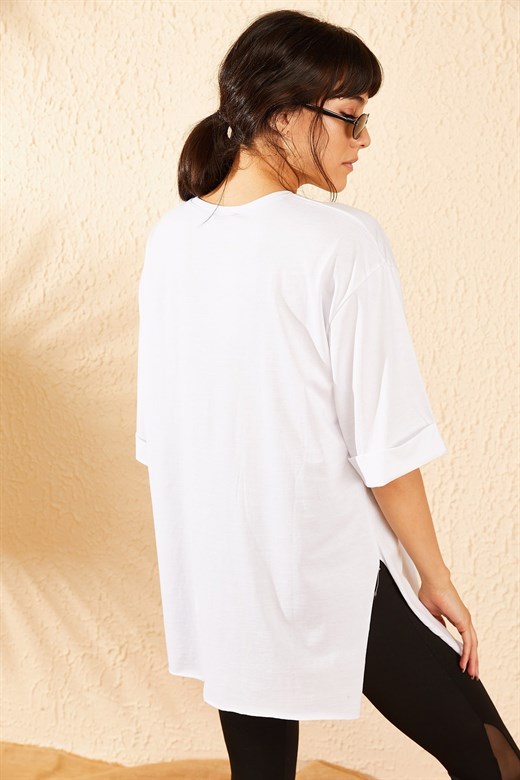 Bianco Lucci Kadın Pause Baskılı Kol Katlamalı Yan Yırtmaçlı Oversize T-Shirt - Beyaz