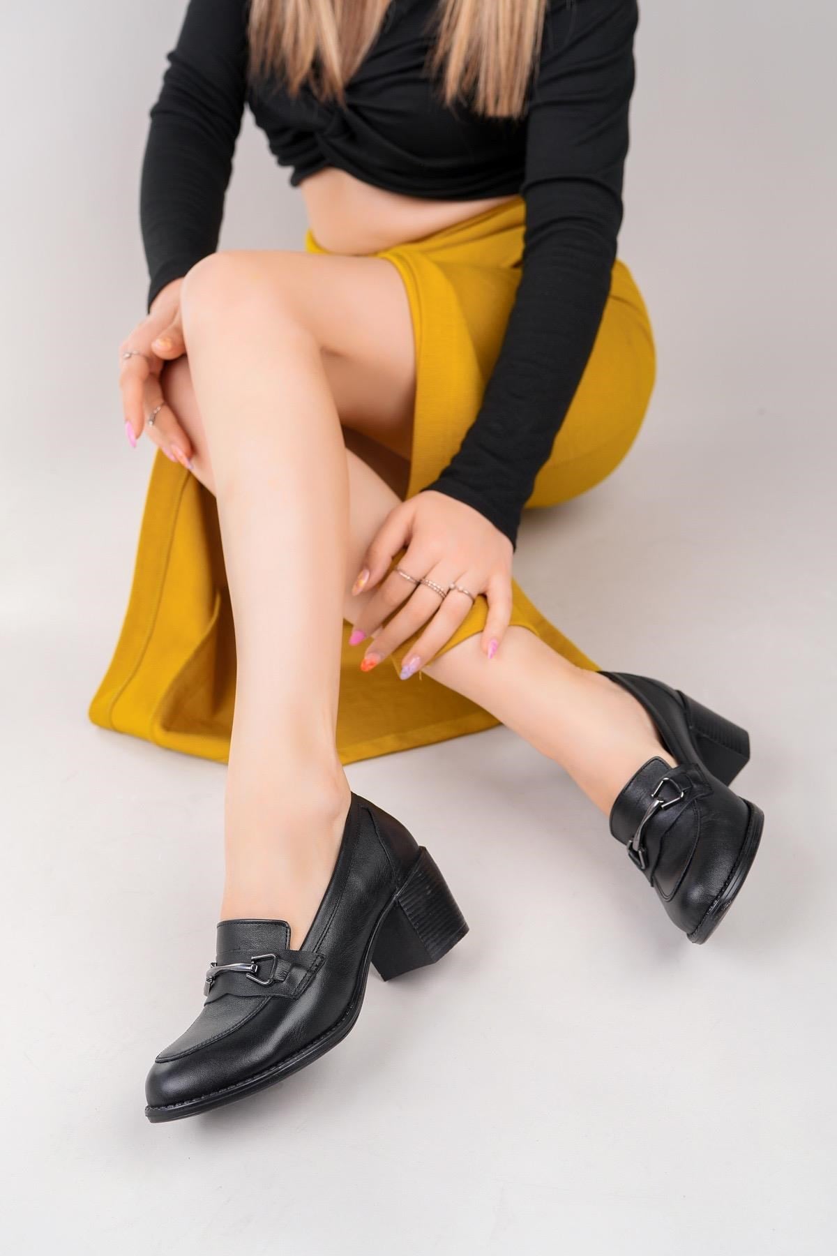 Castle Black 22528 Siyah Hakiki Deri Topuklu Kadın Ayakkabı