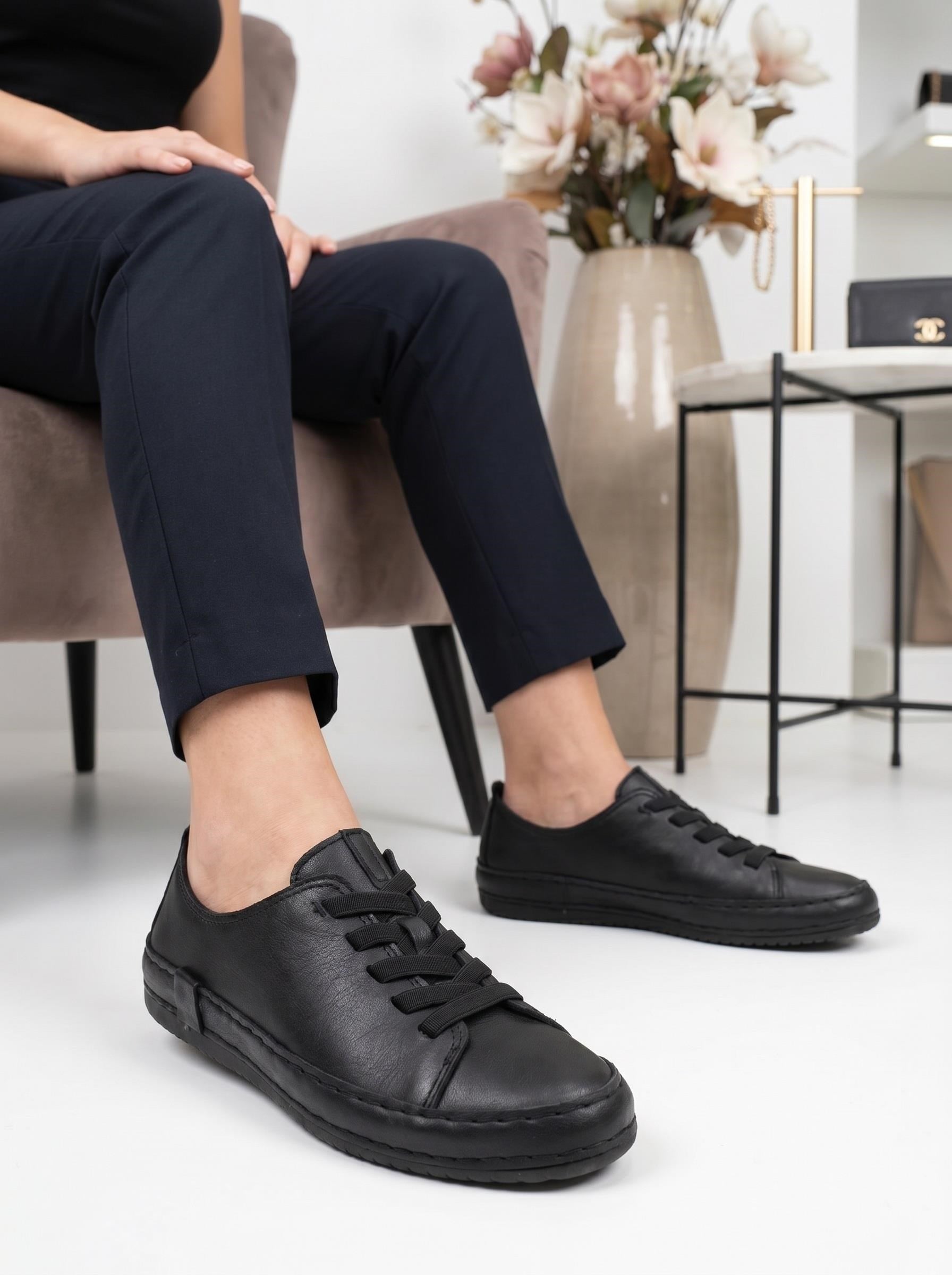 Freefoot 12906 Siyah Hakiki Soft Deri Günlük Kadın Ayakkabı