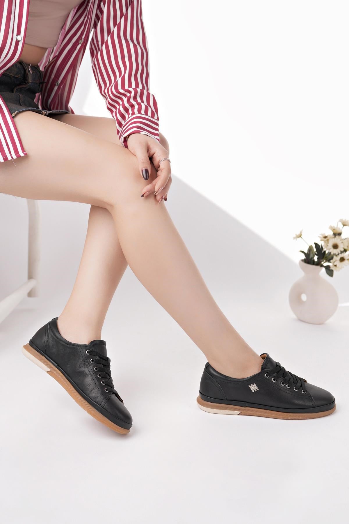 Modessa 160 Siyah Bağcıklı Hakiki Soft Deri Kadın Ayakkabı