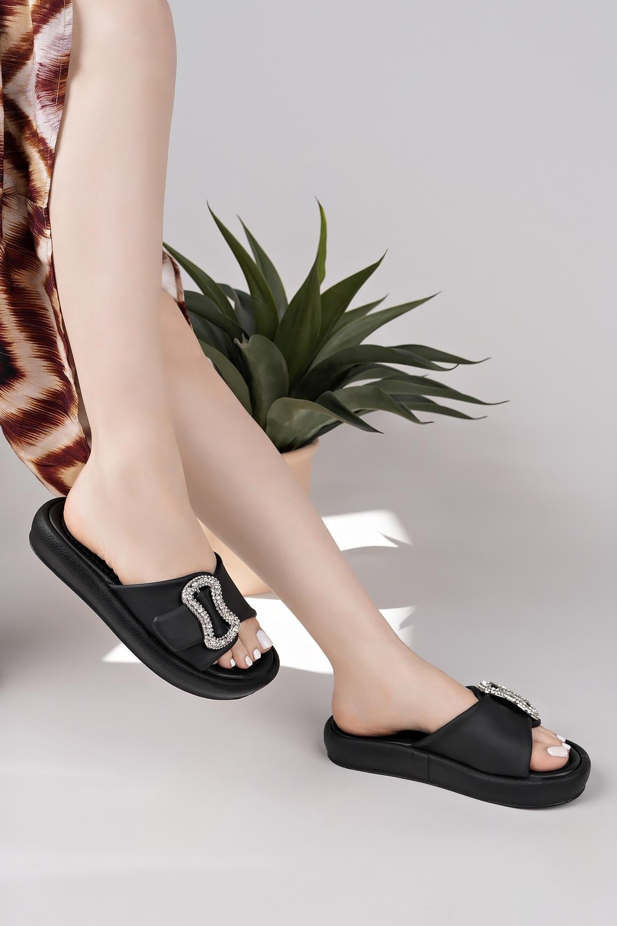 Nesil Shoes Dvm 033 Siyah Masaj Tabanlı Tokalı Kadın Terlik