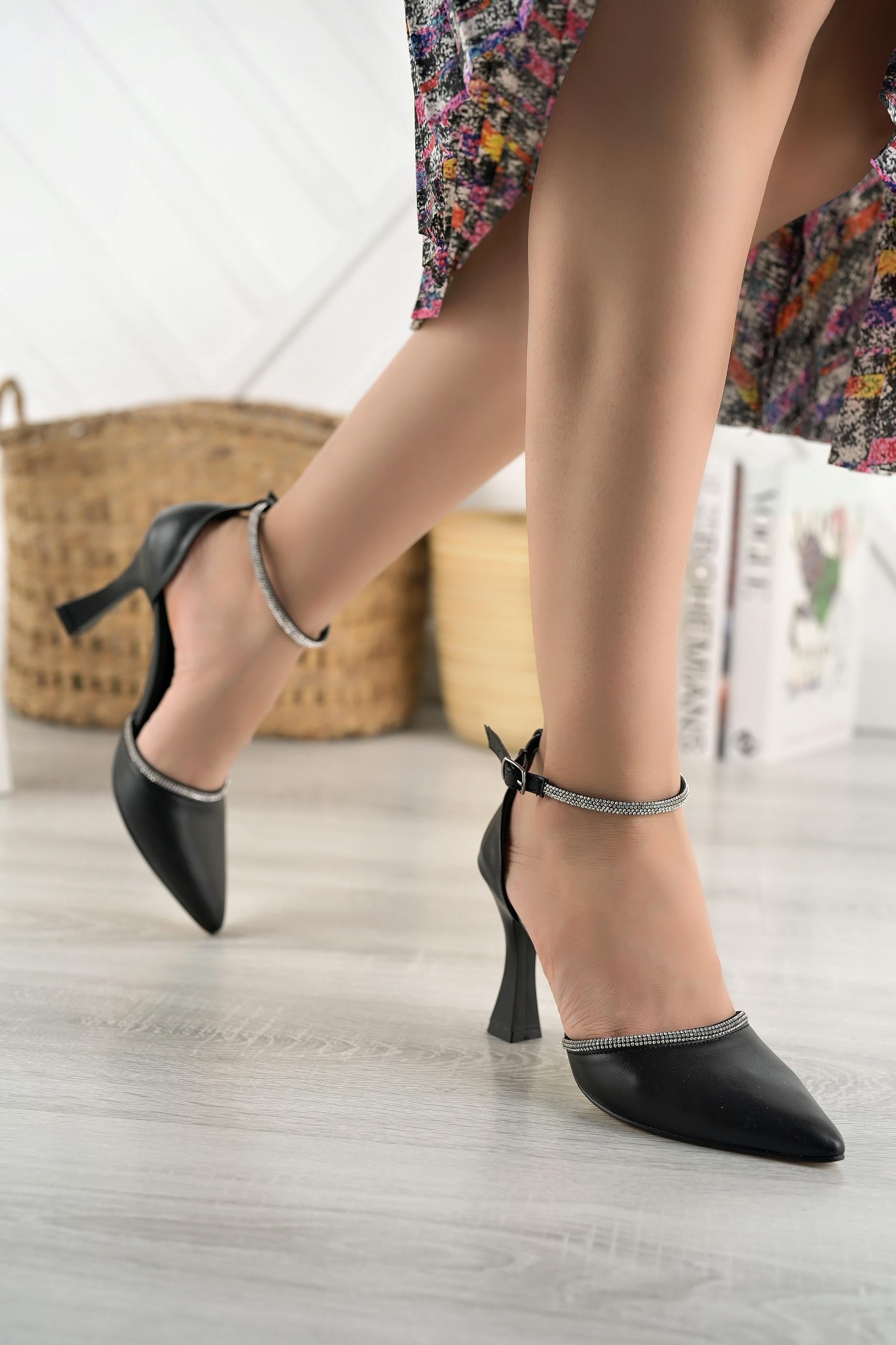 Nesil Shoes Elva 170 Siyah Taşlı Topuklu Kadın Ayakkabı