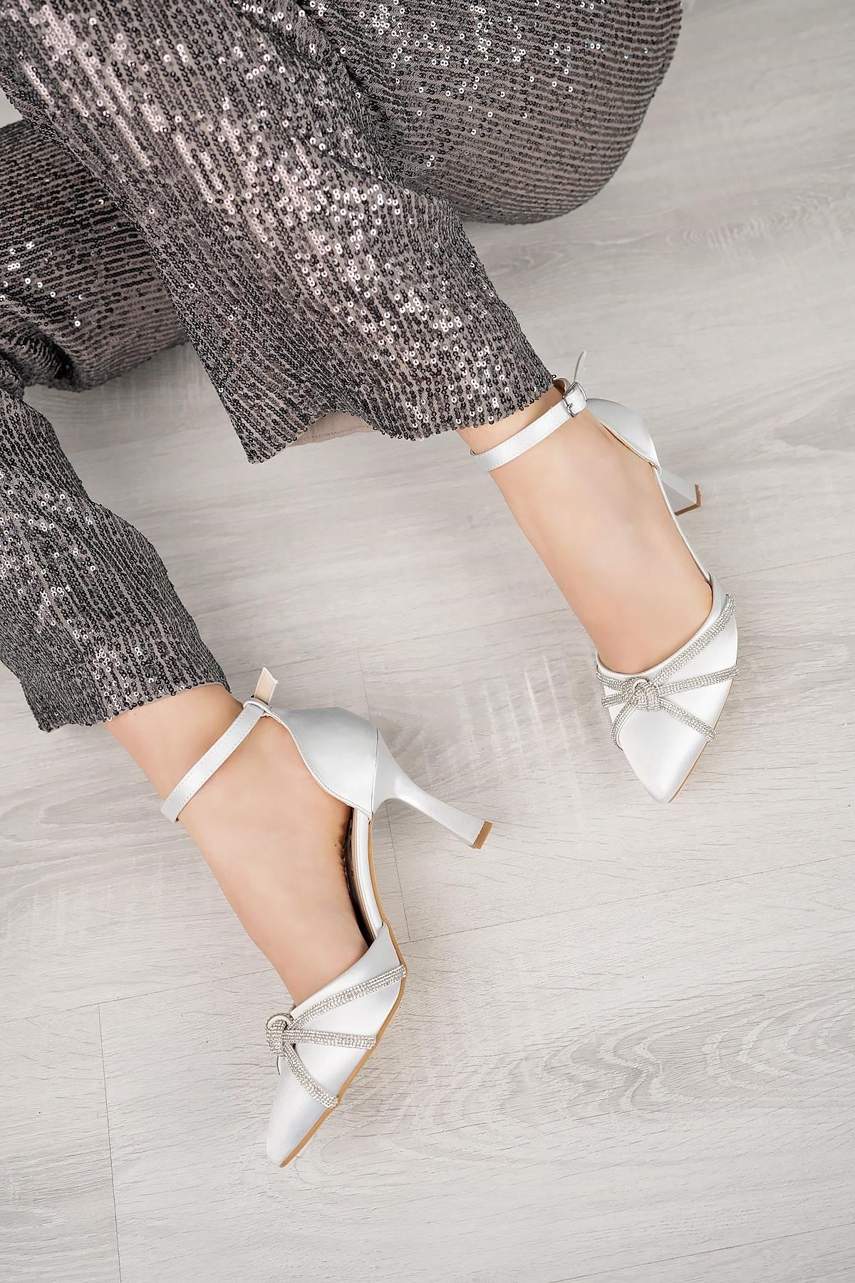 Nesil Shoes Elva 228 Gümüş Saten Taşlı Topuklu Kadın Ayakkabı