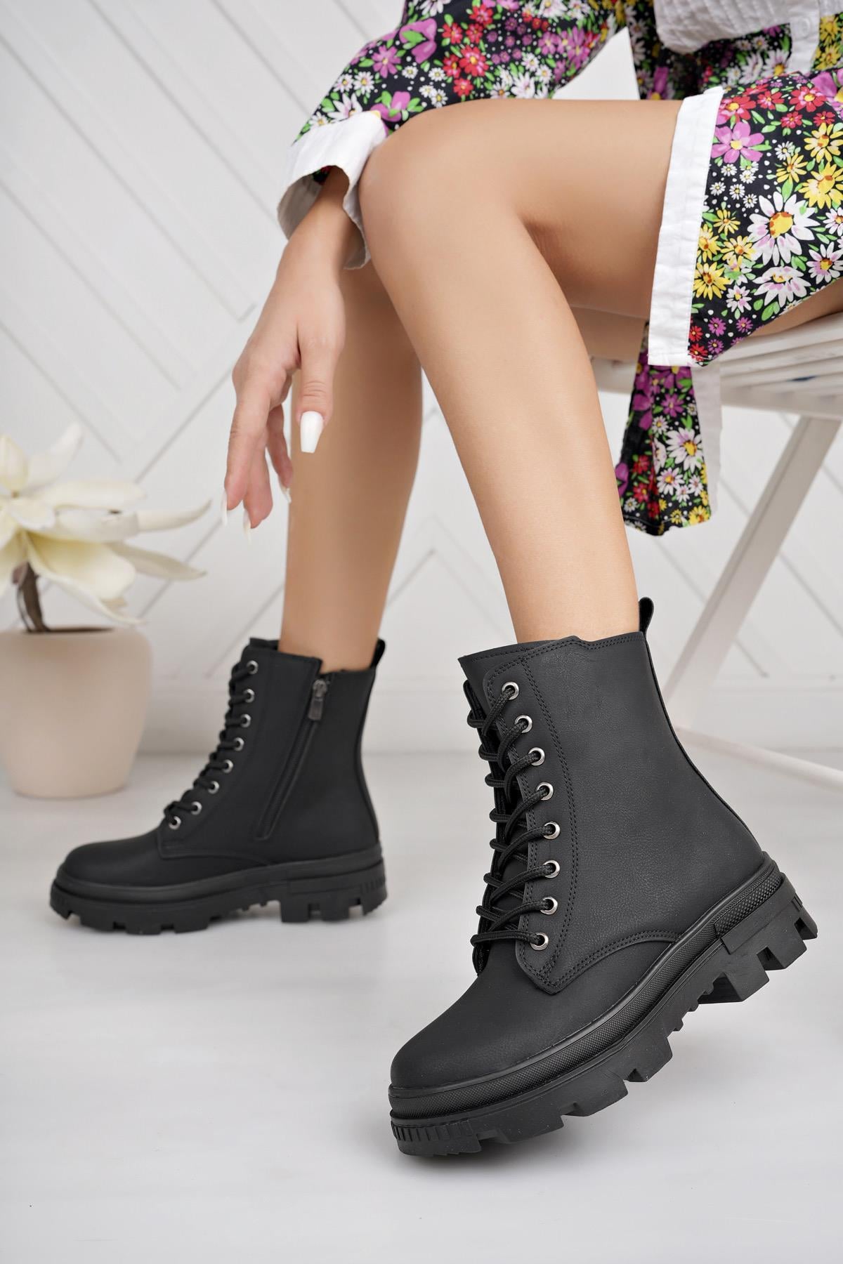 Nesil Shoes Neyna 1328 Siyah Zümrüt Bağcıklı Kadın Bot