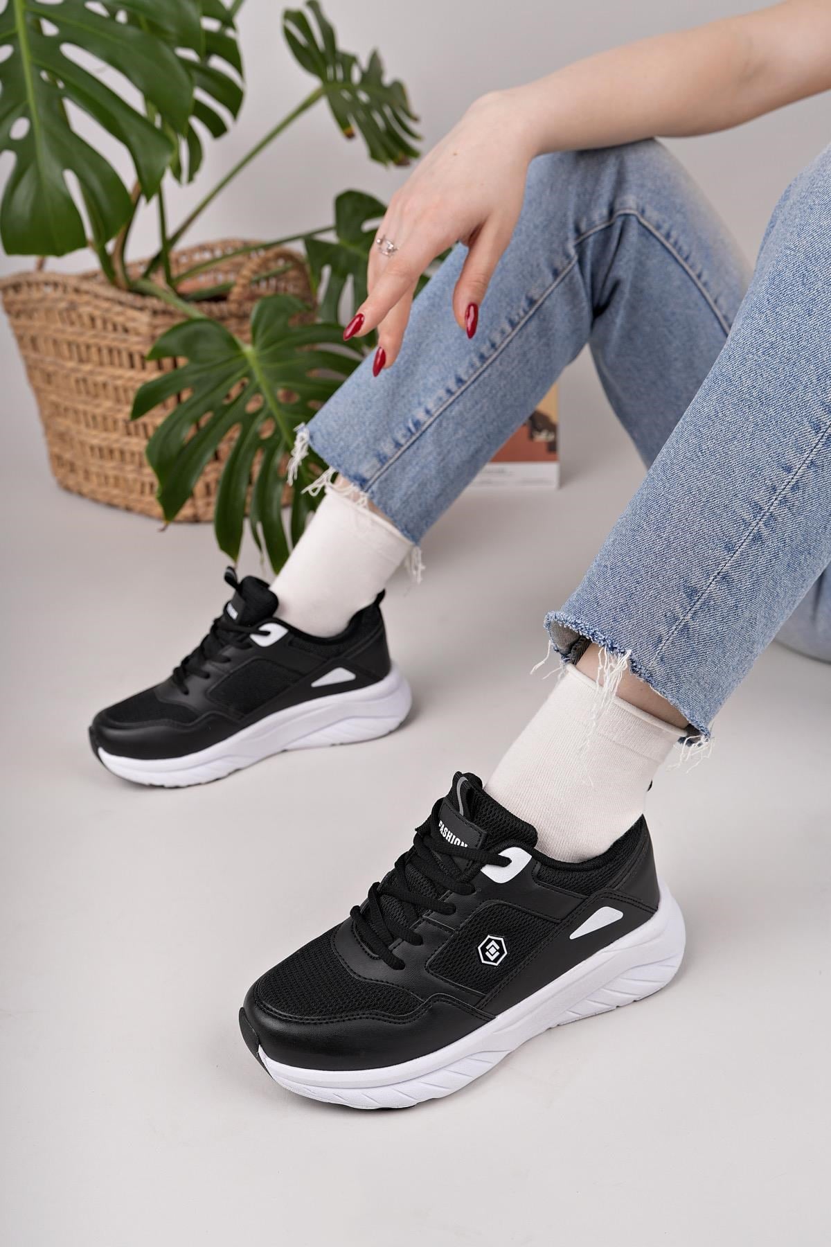 Nesil Shoes Queen 2105 Siyah Beyaz Kadın Senakers