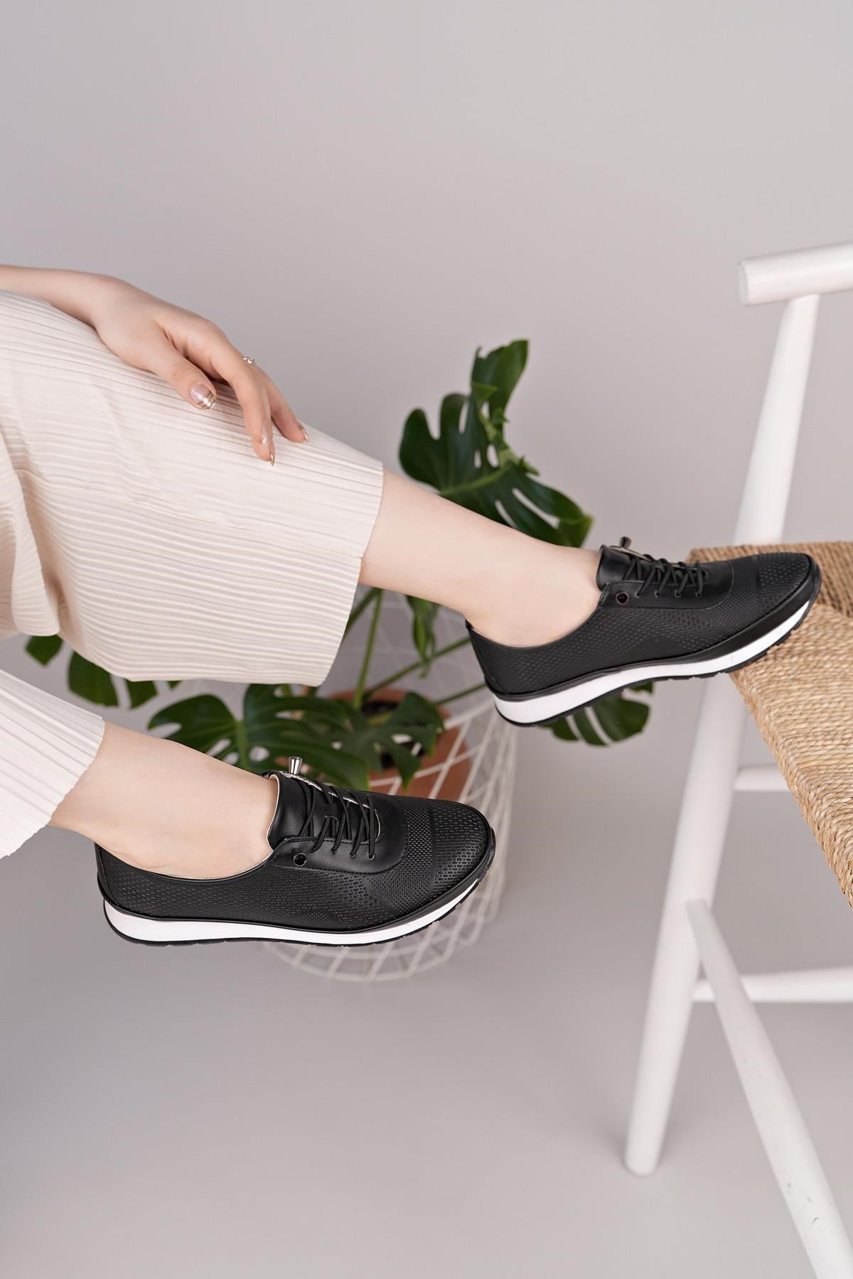 Nesil Shoes Sdf 701-4 Siyah İçi Hakiki Deri Kadın Ayakkabı