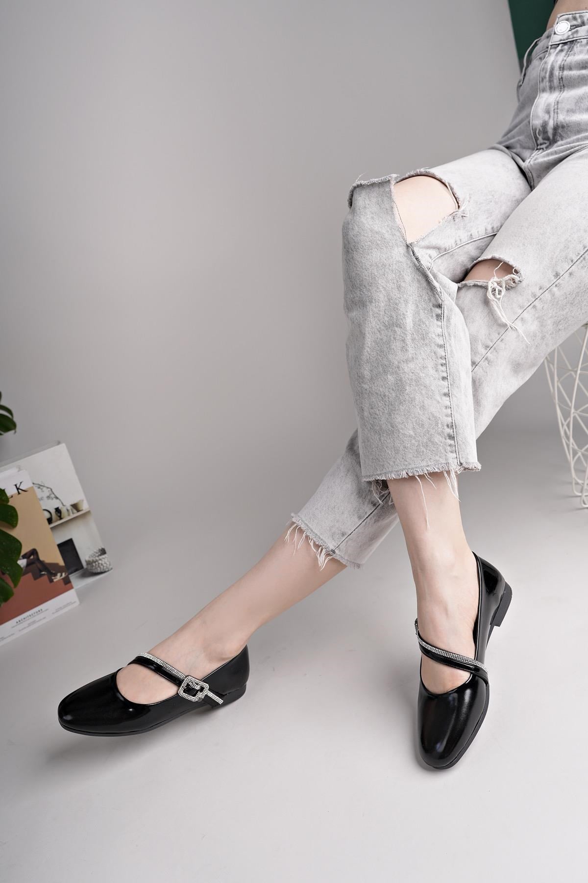 Nesil Shoes Swell 20821 Siyah Rugan Tokası Taşlı Kadın Babet
