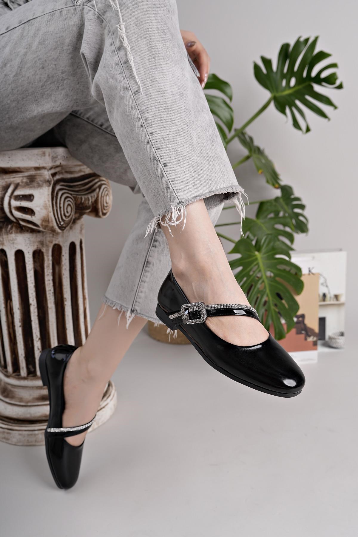 Nesil Shoes Swell 20821 Siyah Rugan Tokası Taşlı Kadın Babet