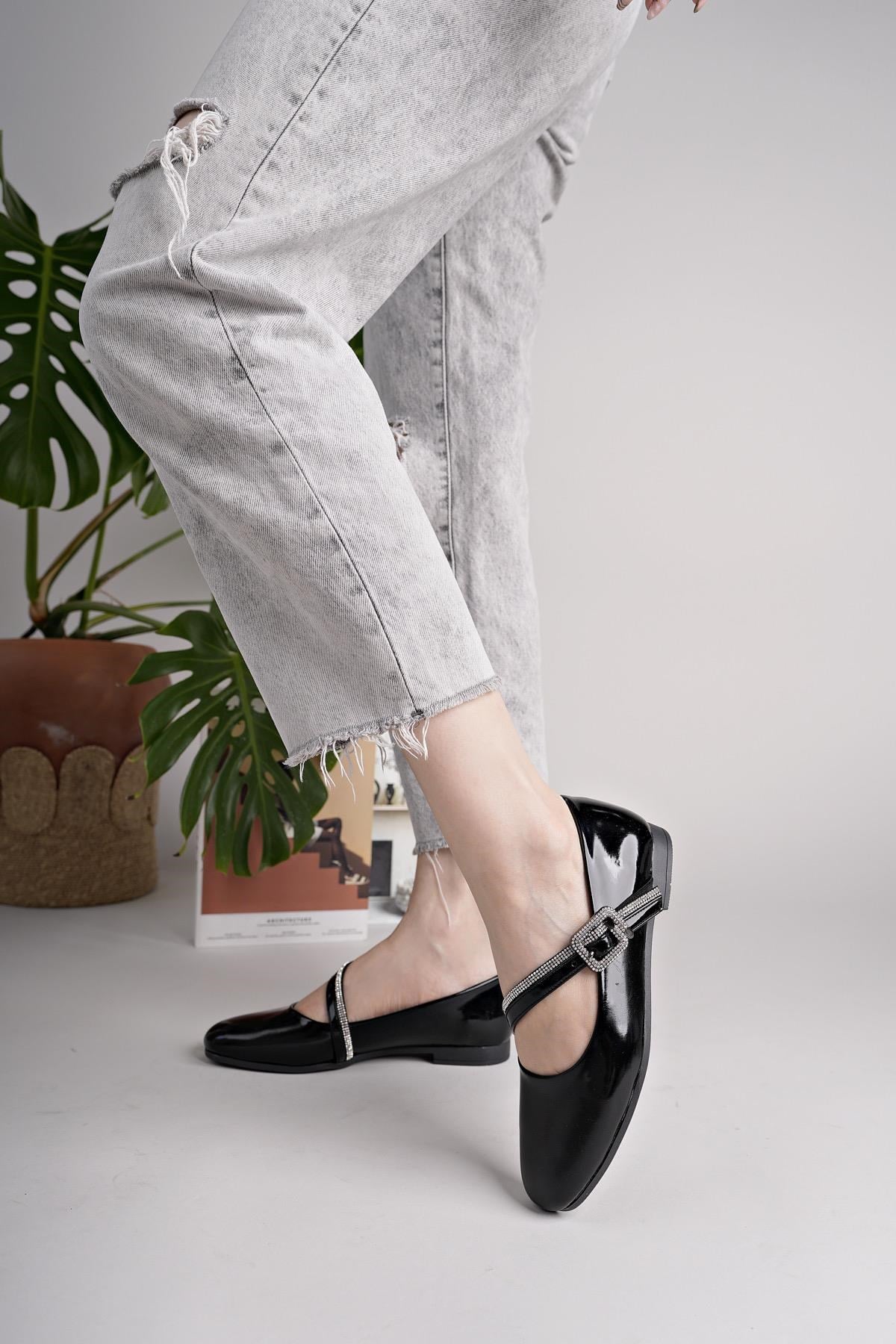 Nesil Shoes Swell 20821 Siyah Rugan Tokası Taşlı Kadın Babet