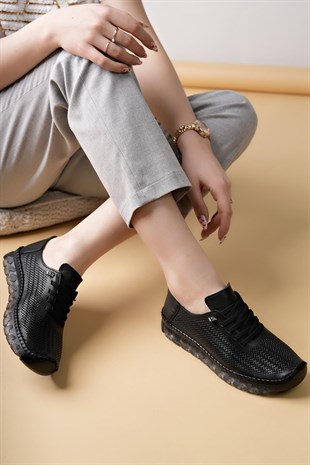 Castle Black 22384 Siyah Hakiki Deri Şeffaf Taban Kadın Sneakers