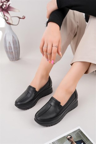 Castle Black 22513 Siyah Hakiki Deri Dolgu Topuklu Kadın Ayakkabı