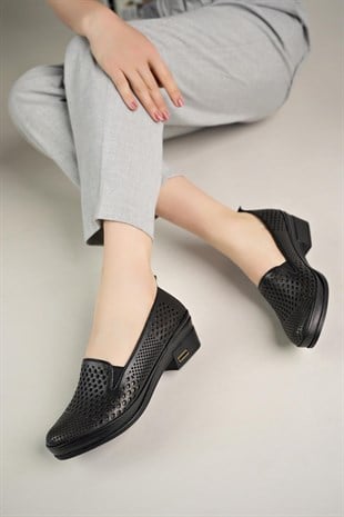 Castle Black 24554 Siyah Hakiki Deri Topuklu Kadın Ayakkabı