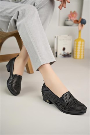 Castle Black 24554 Siyah Hakiki Deri Topuklu Kadın Ayakkabı