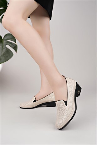 Castle Black 24604 Bej Hakiki Deri Topuklu Kadın Ayakkabı