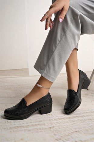 Castle Black 24604 Siyah Hakiki Deri Topuklu Kadın Ayakkabı