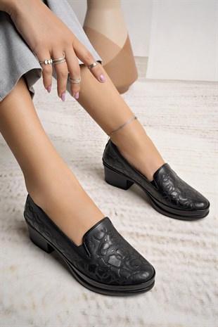 Castle Black 24604 Siyah Hakiki Deri Topuklu Kadın Ayakkabı