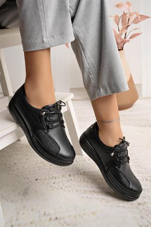 Castle Black 42632 Siyah Hakiki Deri Parmak Çıkıntılı Kadın Ayakkabı