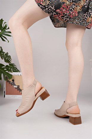 Castle Black 45207 Bej Hakiki Deri Topuklu Kadın Sandalet