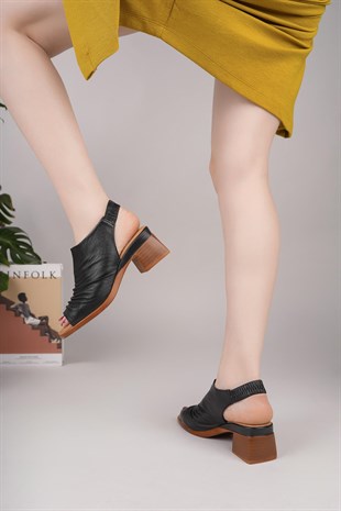 Castle Black 45207 Siyah Hakiki Deri Topuklu Kadın Sandalet