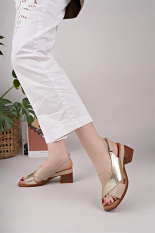 Castle Black 45208 Bej Altın Hakiki Deri Topuklu Kadın Sandalet