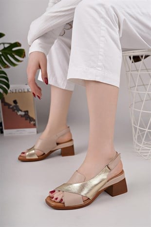 Castle Black 45208 Bej Altın Hakiki Deri Topuklu Kadın Sandalet