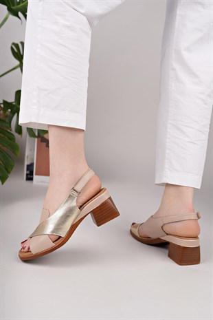 Castle Black 45208 Bej Altın Hakiki Deri Topuklu Kadın Sandalet