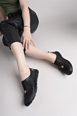 Mammamia D25YA 665 Siyah Hakiki Deri Delikli Kadın Ayakkabı