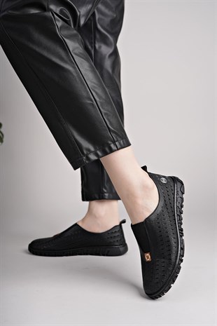 Mammamia D25YA 665 Siyah Hakiki Deri Delikli Kadın Ayakkabı