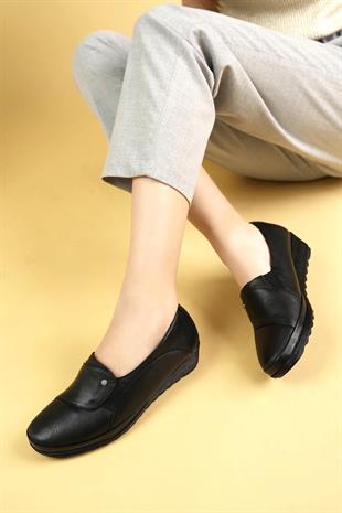 Muya 321789 Siyah Hakiki Deri 6 Nokta Lastikli Kadın Ayakkabı