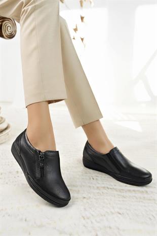 Muya 321829 Siyah Hakiki Deri 6 Nokta Fermuarlı Kadın Ayakkabı