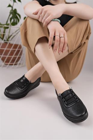 Nesil Shoes Ayzen 1042 Siyah Anatomik Delikli Kadın Ayakkabı