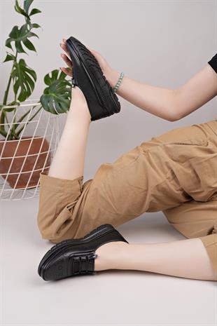 Nesil Shoes Ayzen 1042 Siyah Anatomik Delikli Kadın Ayakkabı