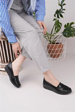 Nesil Shoes Ayzen 4019 Siyah Dolgu Topuk Kadın Ayakkabı