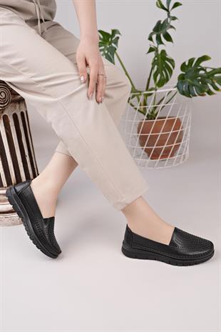 Nesil Shoes Ayzen 795 Siyah Taş Detaylı Anatomik Kadın Ayakkabı