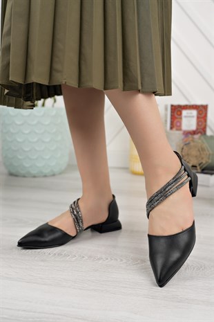 Nesil Shoes Desca 557 Siyah Yanı Açık Taş Detaylı Kadın Ayakkabı
