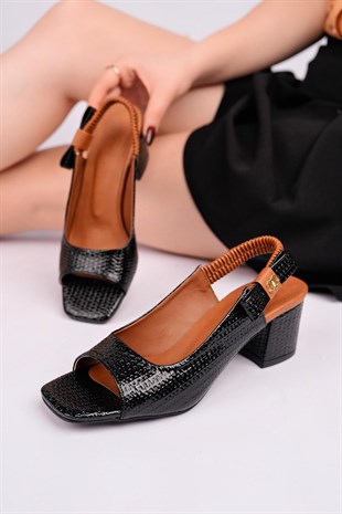 Nesil Shoes Gabbel 201 Siyah Arkası Lastik Kadın Sandalet