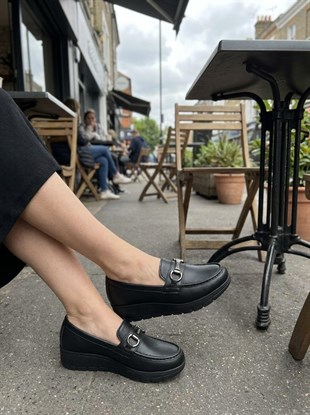 Nesil Shoes Neyna 1062 Siyah Dolgu Topuk Kadın Ayakkabı