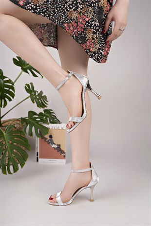 Nesil Shoes Özma 662 Gümüş Simli Topuklu Kadın Sandalet
