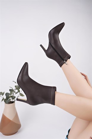 Nesil Shoes Uraz 420 Kahve Fermuarlı İnce Topuklu Kadın Bot