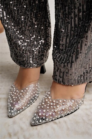 Nesil Shoes Uraz 451 Siyah İncili Lastikli Kadın Sandalet