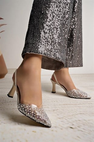Nesil Shoes Uraz 451 Ten İncili Lastikli Kadın Sandalet