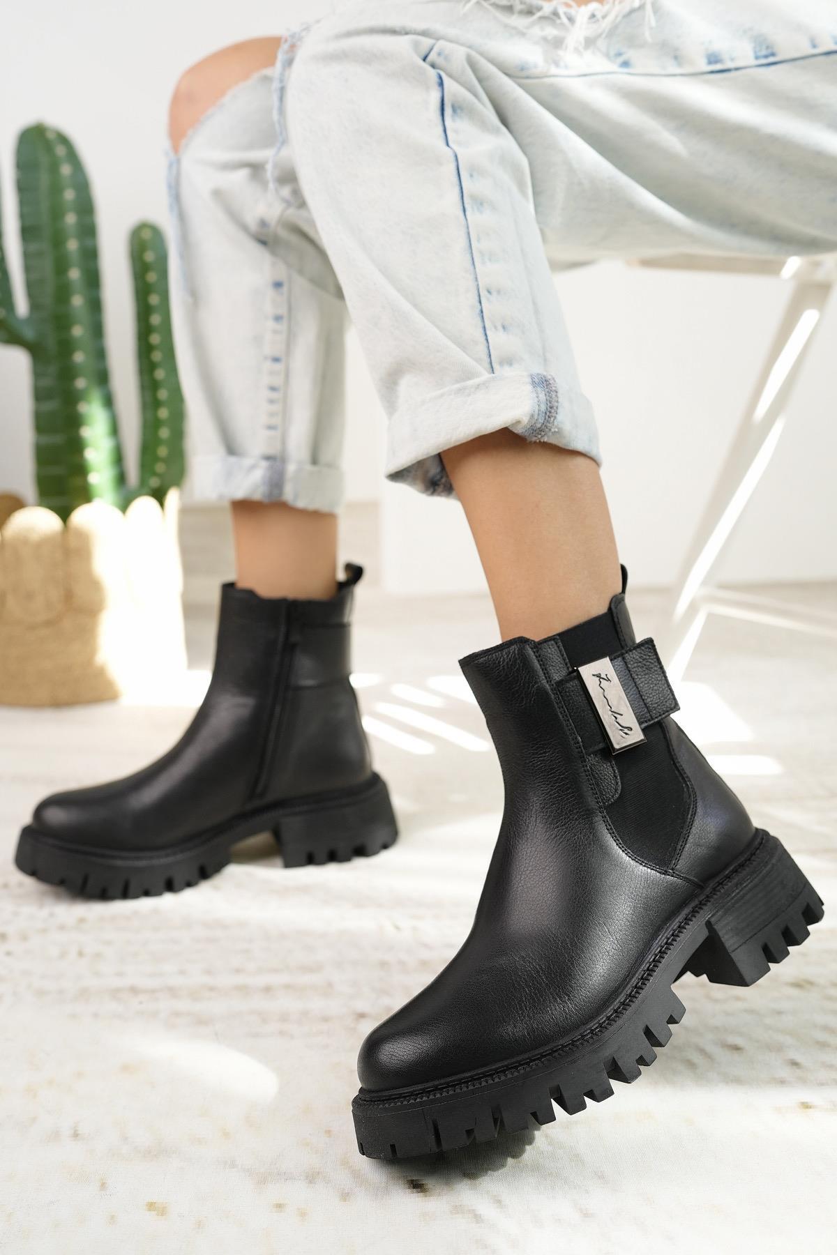 Castle Black 23781-1 Siyah Hakiki Deri Fermuarlı Kadın Bot