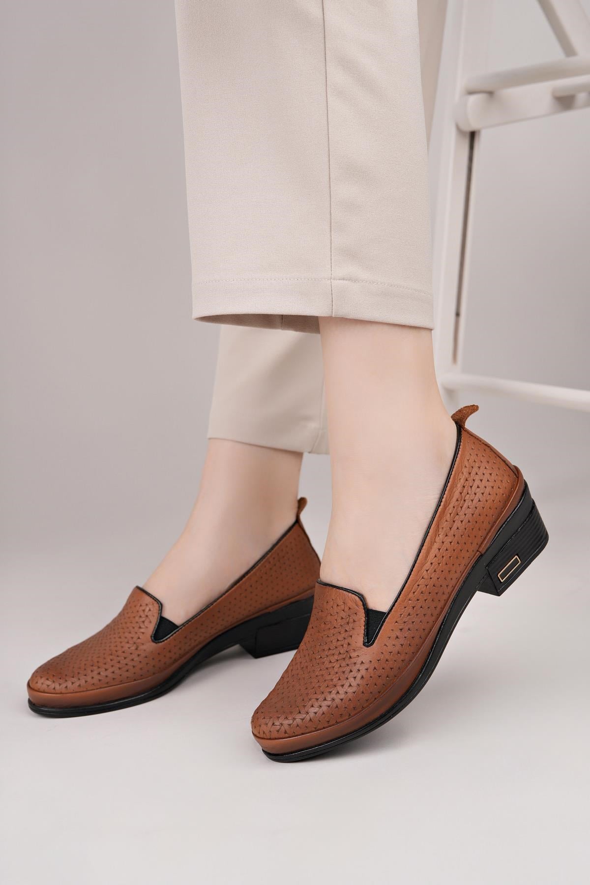 Castle Black 5421 Taba Hakiki Deri Topuklu Kadın Ayakkabı