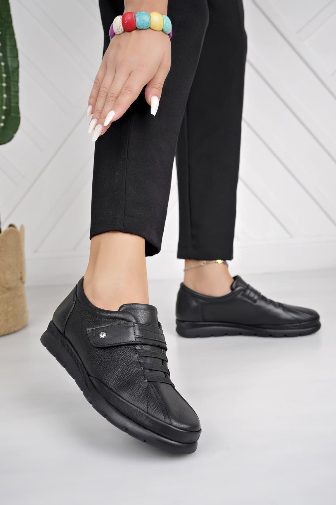 Muya 324854 Siyah Hakiki Deri 6 Nokta Cırtlı Kadın Ayakkabı