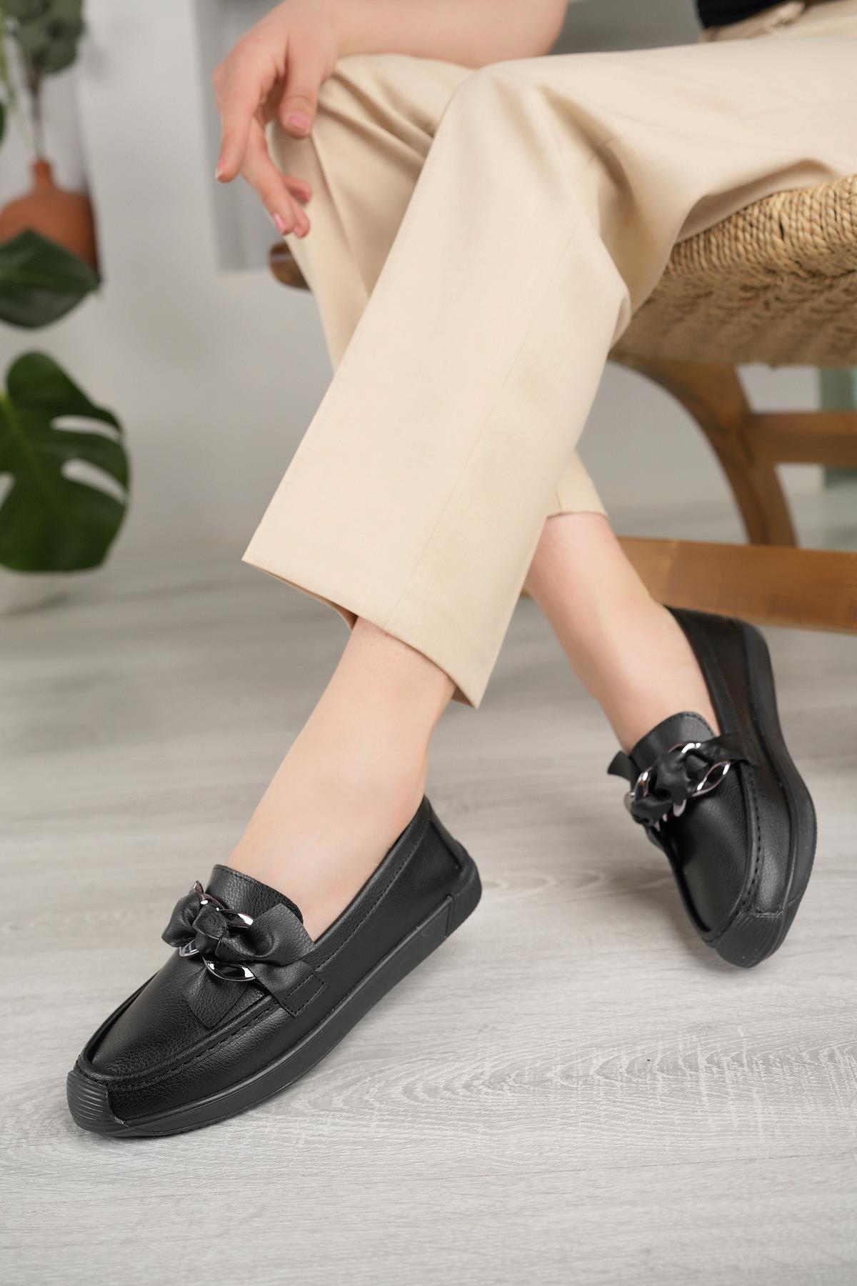 Nesil Shoes Ceylan 57  Siyah Zincir Tokalı Kadın Ayakkabı