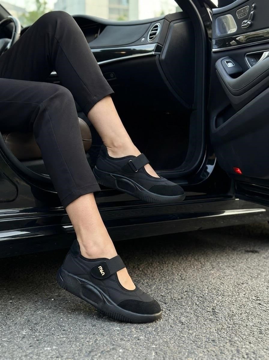 Nesil Shoes Conf 112 Siyah Cırtlı Anatomik Kadın Sneakers